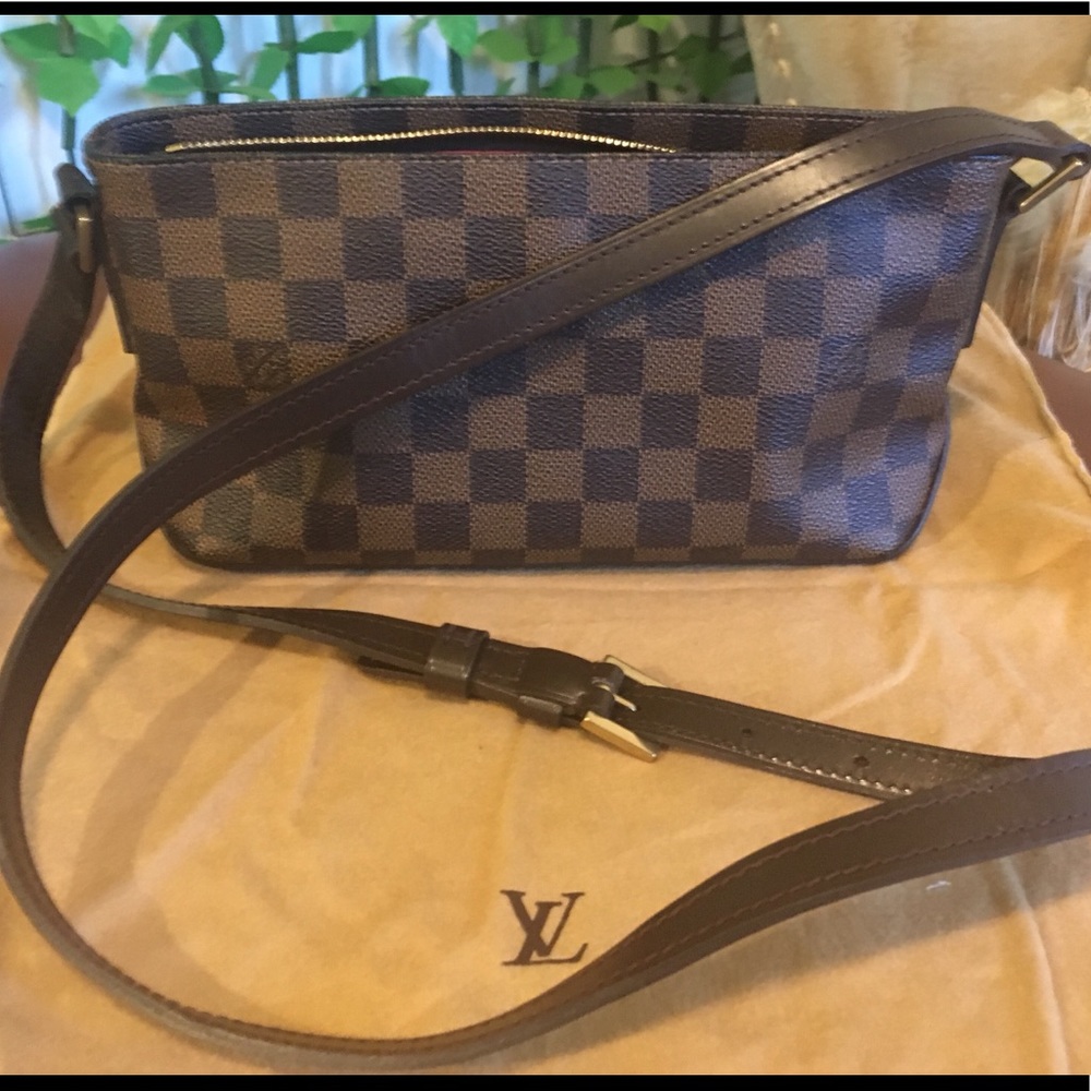 Louis Vuitton Damier handbag crossbody or shoulder